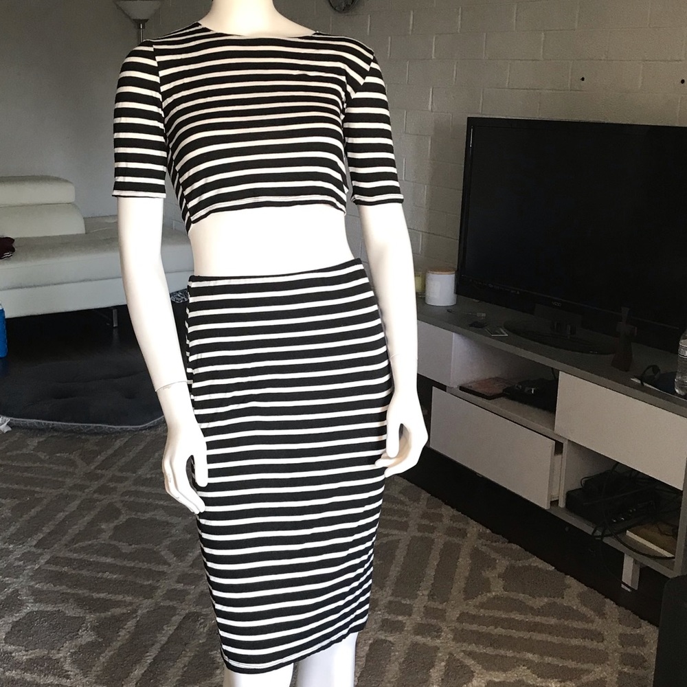 2 Piece Striped Crop Skirt Set